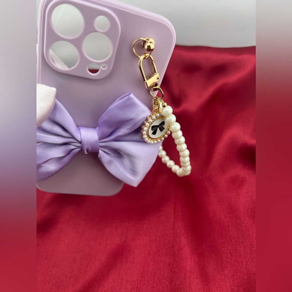 Lavender Bow iPhone 16 Pro Max Case with Elegant Pearl Strap - Picture 3 of 6